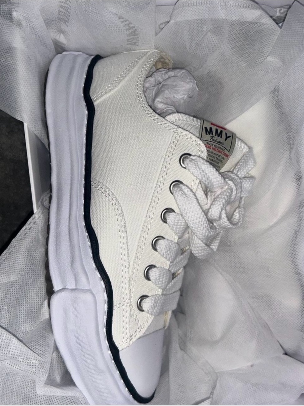 Men's White Canvas Low-Top Sneakers with Navy Trim